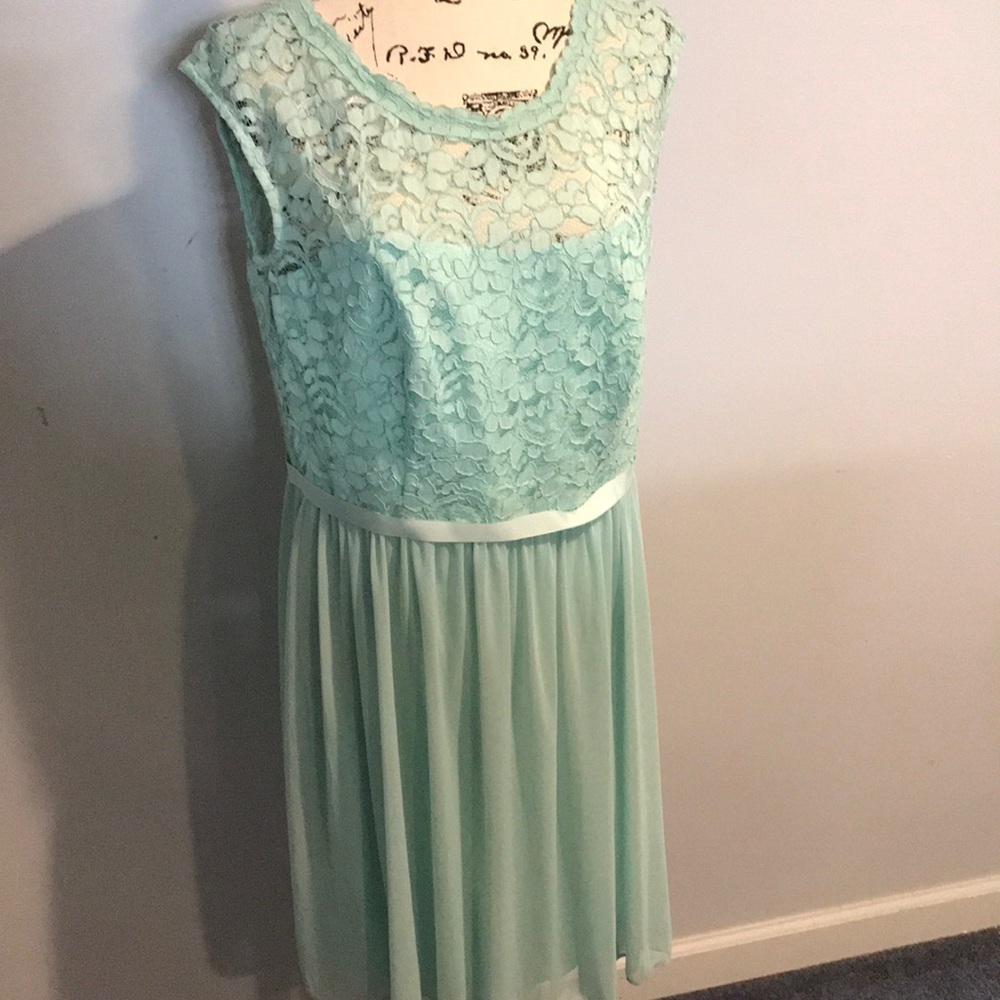 David’s Bridal mint lace bridesmaid dress size 14